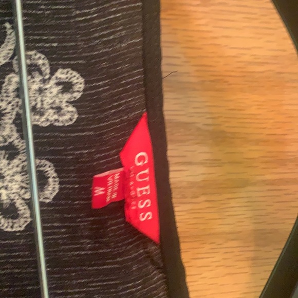 Beautiful brand new front tie up Guess blouse - Picture 2 of 2